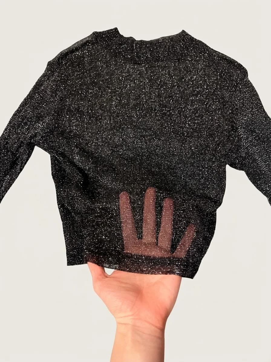 Polera negra transparente con brillos — foto 1