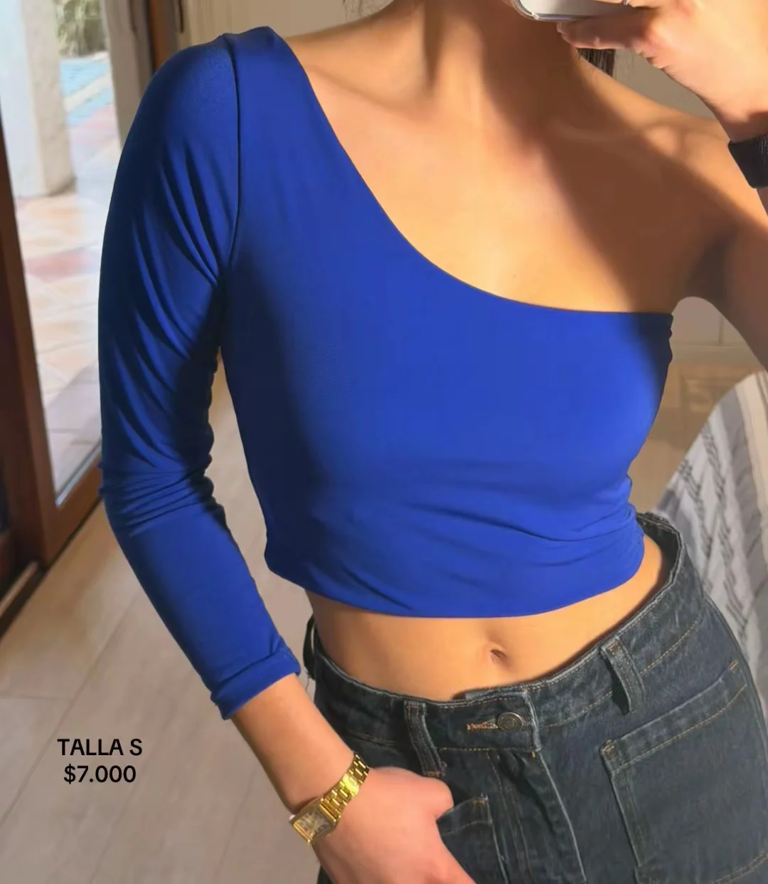 Usado por Sofía Armstrong, Top azul-simétrico, talla S