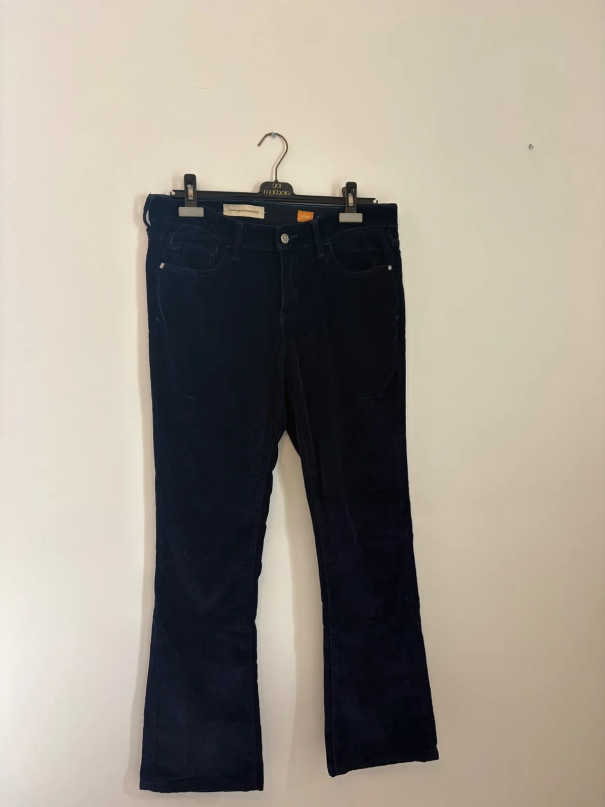 Usado por Sofia Marti, Pantalón cotele azul, talla 42