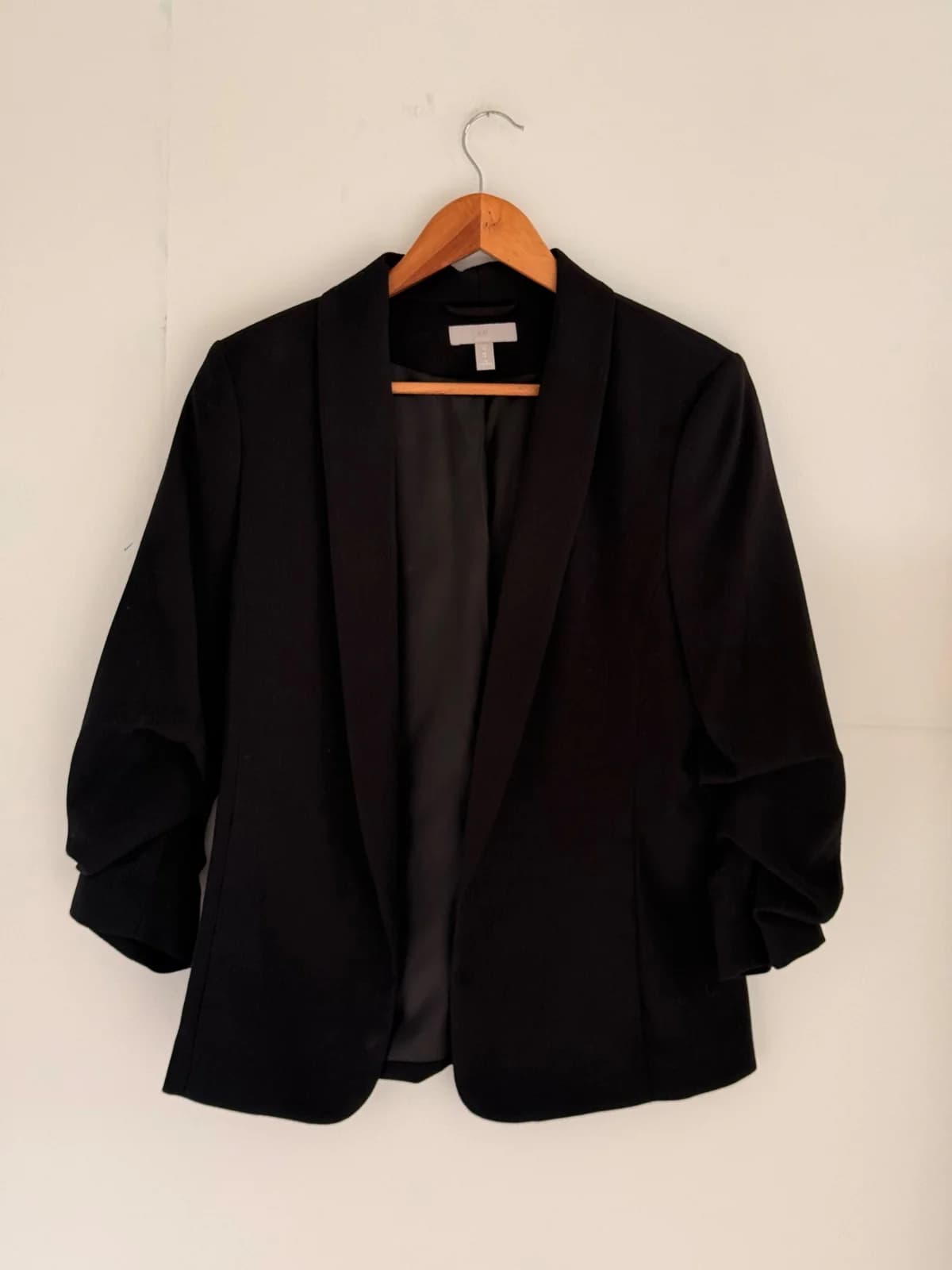 Usado por Daniela Stocker, Blazer mangas arremangadas , talla 40