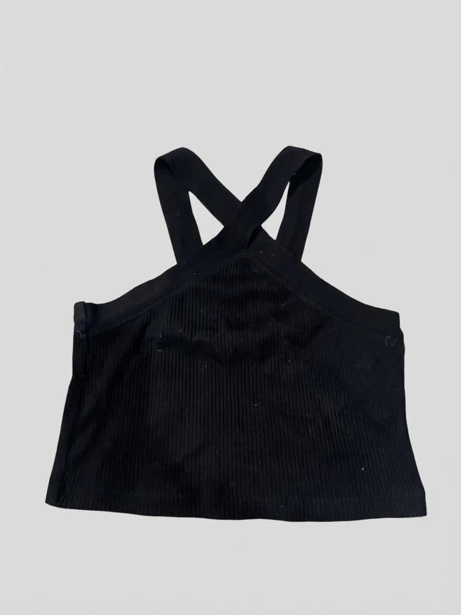 Usado por Jose Carter, Top negro Zara