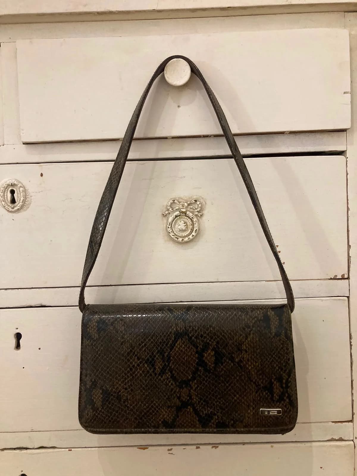 Usado por Josefina Bustamante, Cartera vintage efecto pitón