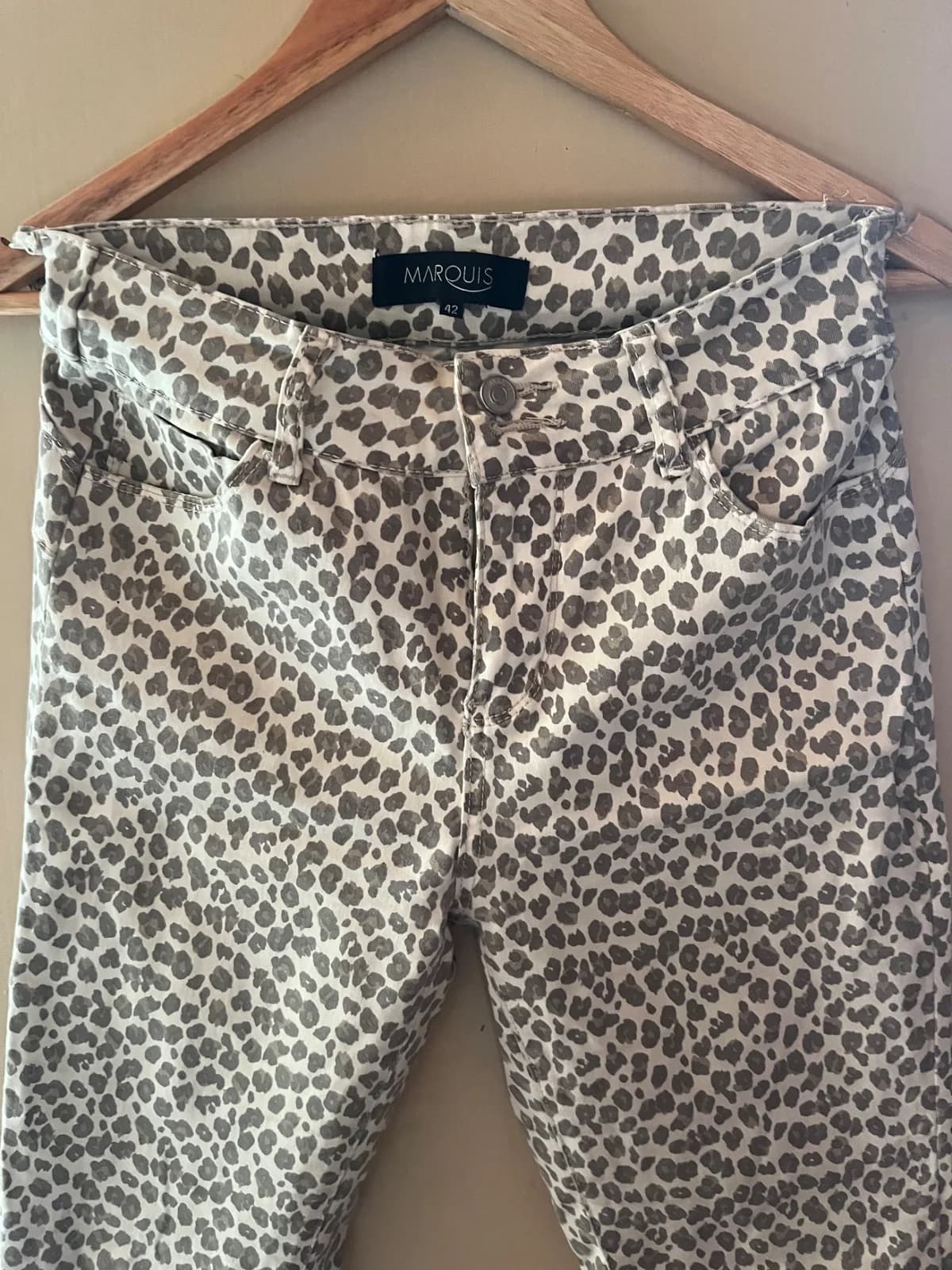Pantalón animal print — foto 1