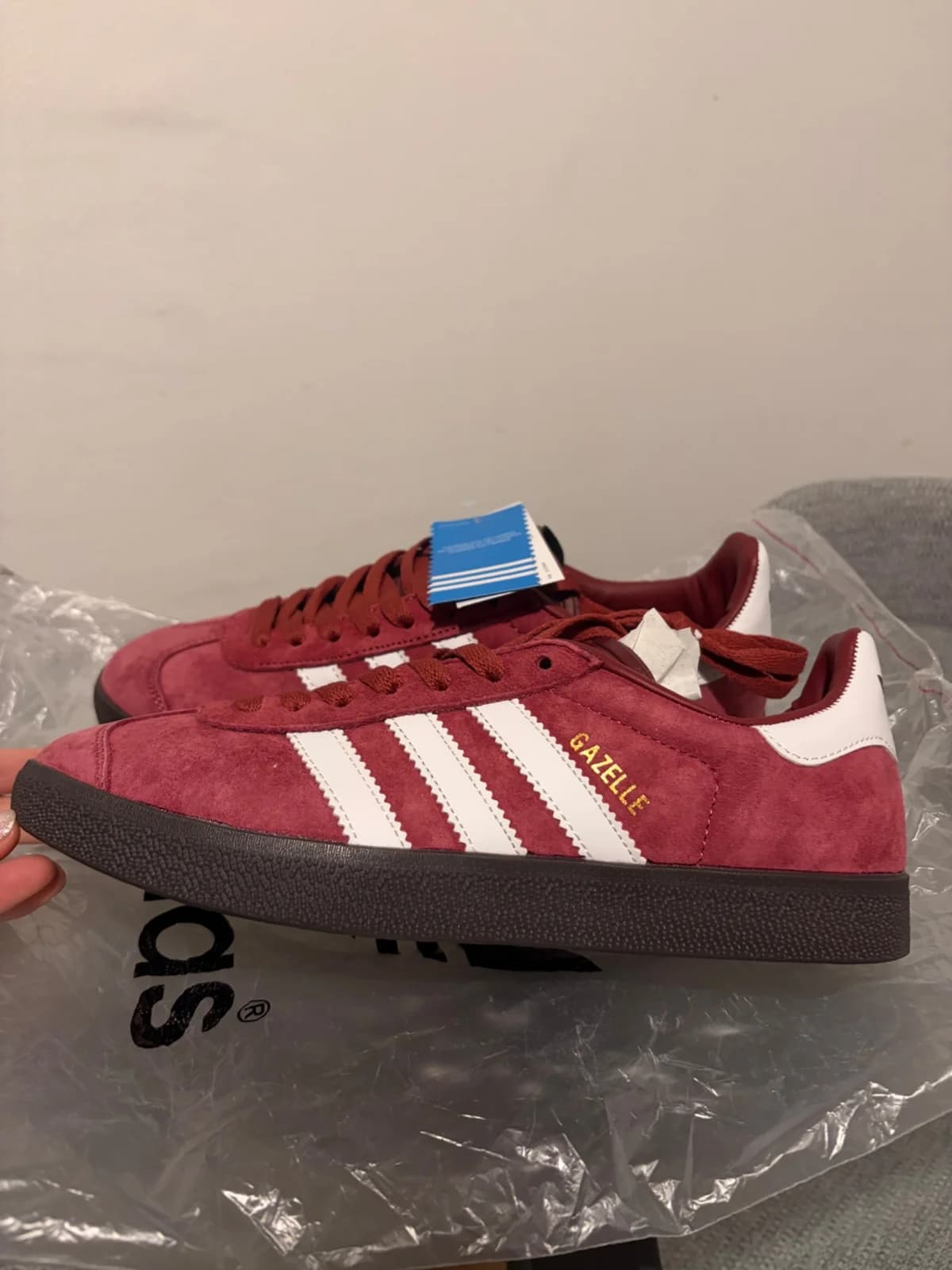 Usado por Fabiana Lillo, Adidas Gazelle burdeo no original, talla 39