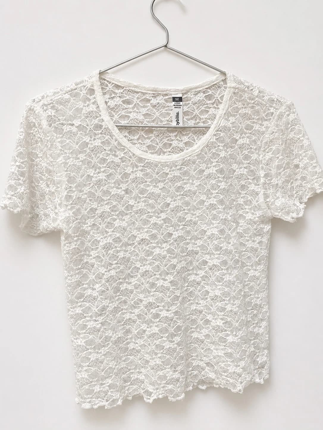 Usado por Sofía Pozas, Blusa de encaje blanco, talla M