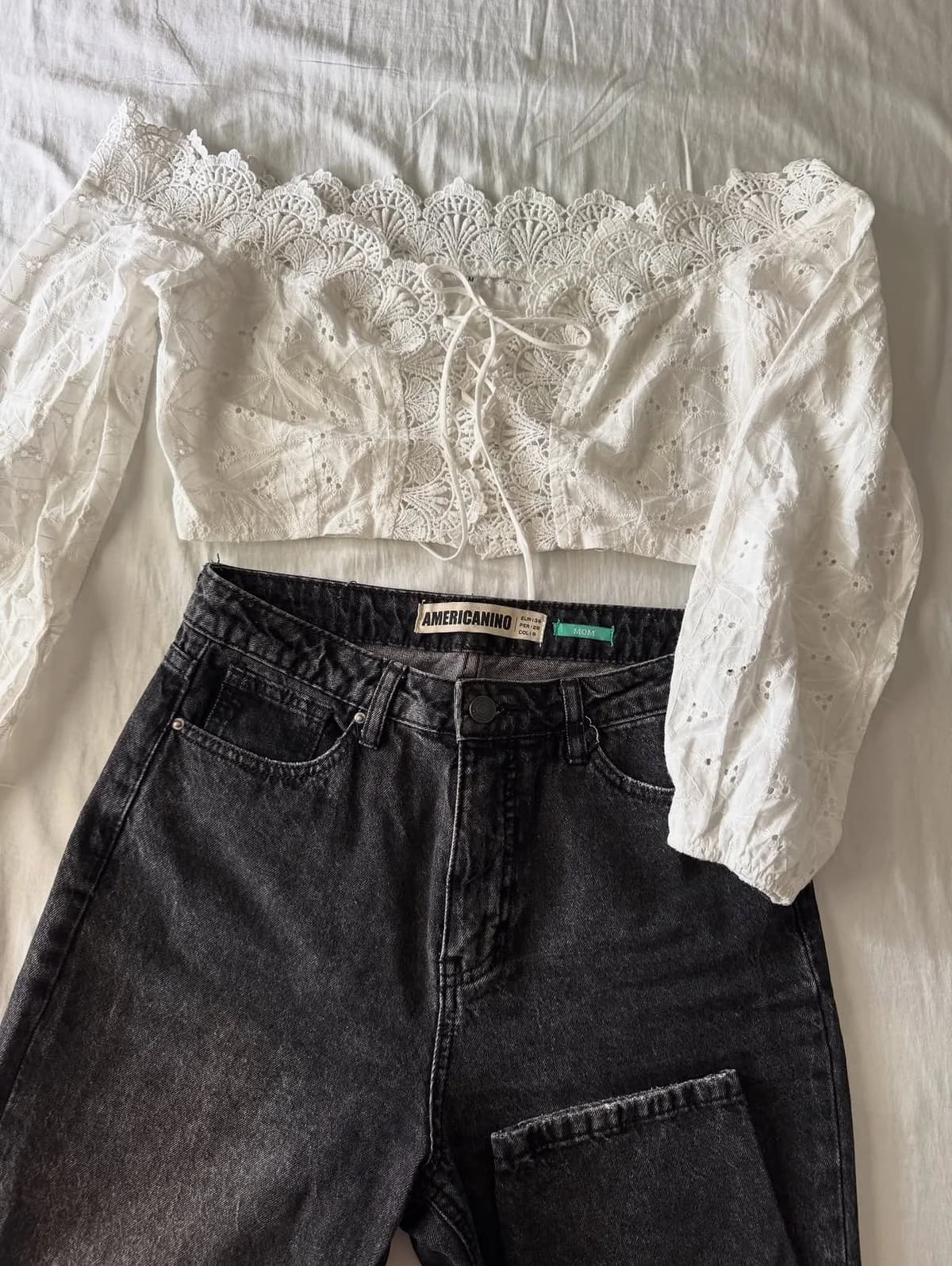 Pantalón Mom rasgados — foto 1