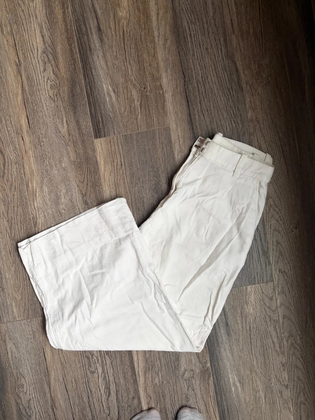 Usado por Rosario Carrasco, Pantalones tipo lino blancos, talla 34