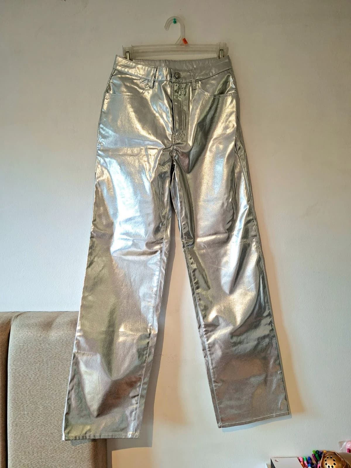 Usado por Isi Schilling, Pantalon metalizado, talla 36