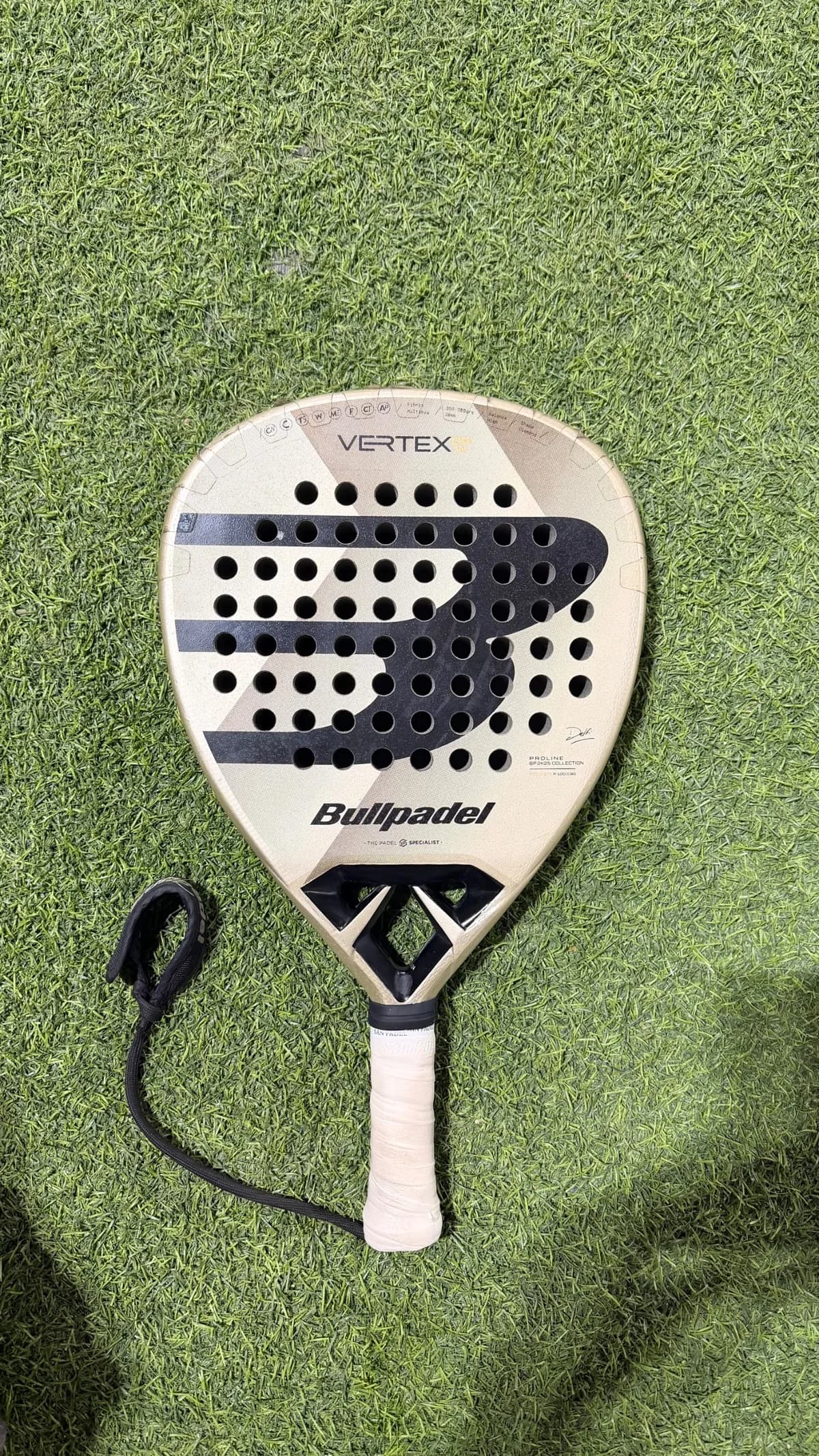 Usado por Daniela Contreras Aguirre, Pala bullpadel vertex 04W