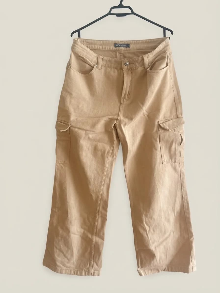 Usado por maida drop , jeans cargo beige