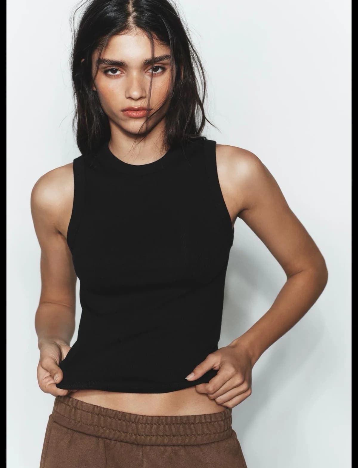 Usado por Scarlett B, Top básico ZARA, talla L