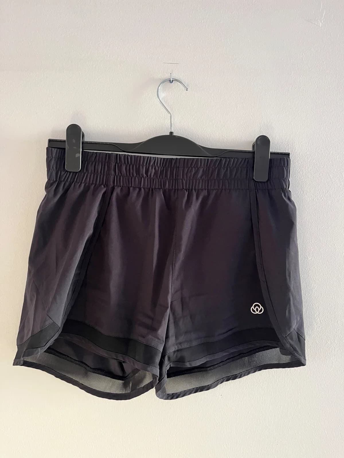 Usado por Renata Rivera , Short deportivo negro BSoul, talla M