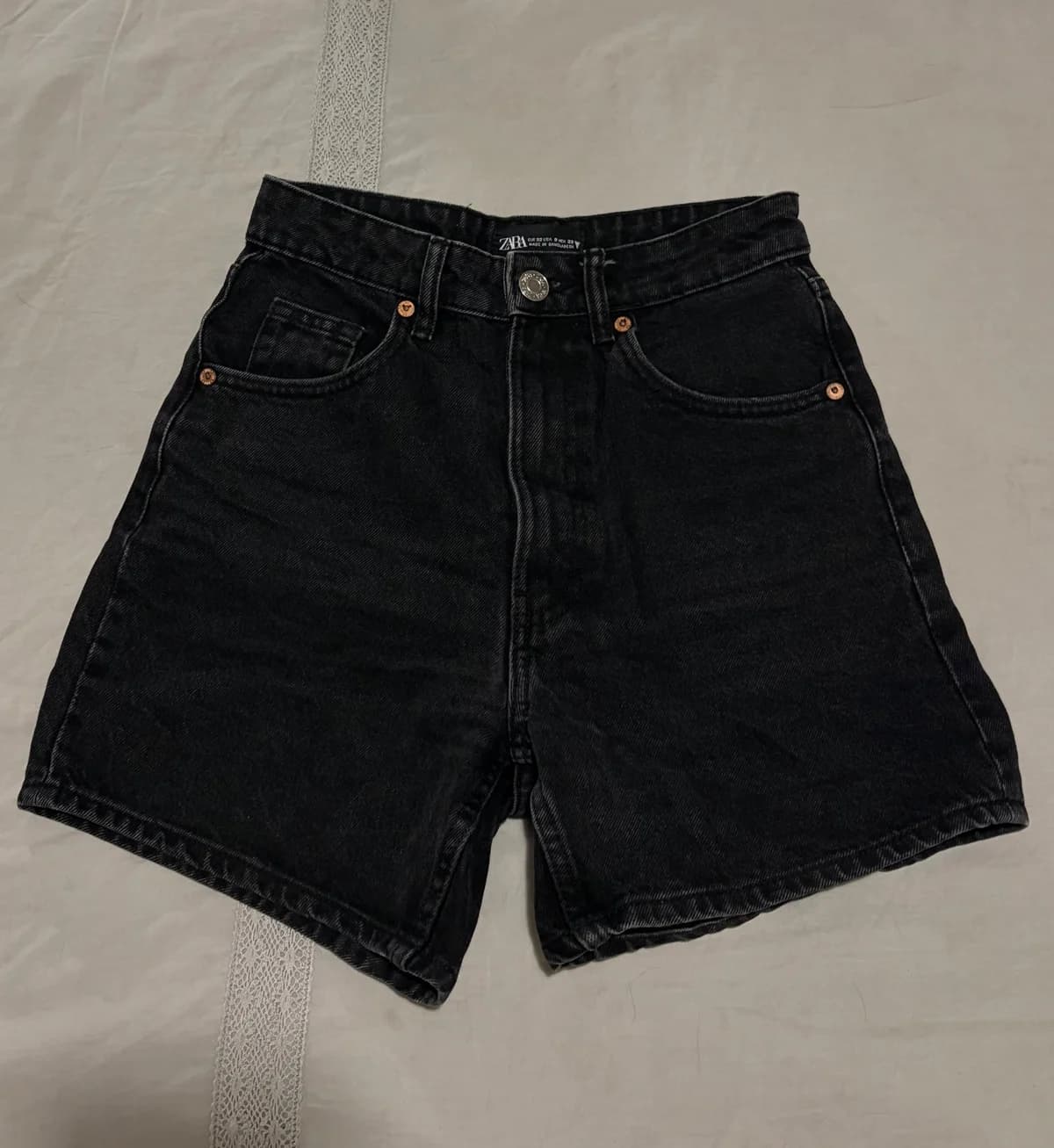 Usado por Fabiana Lillo, Short tipo Mom Zara, talla 32