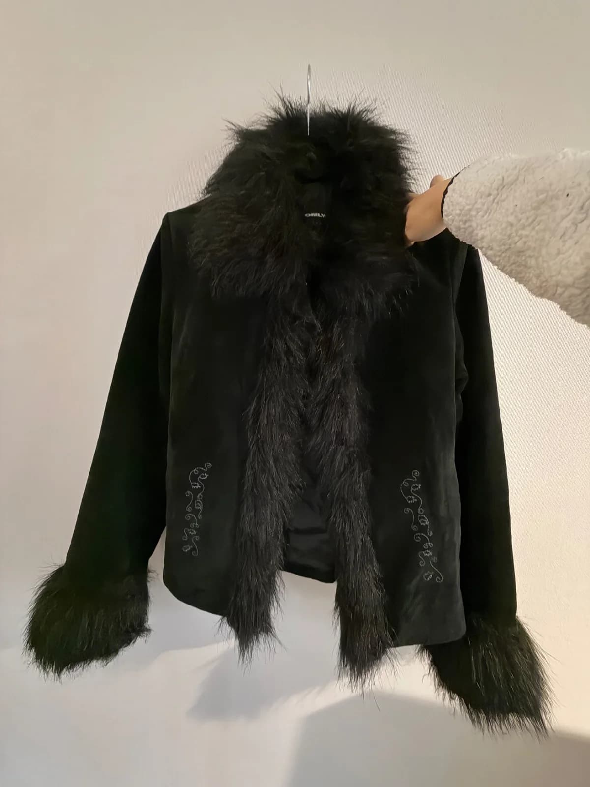 Usado por Catalina Ramirez, Chaqueta cuero , talla M