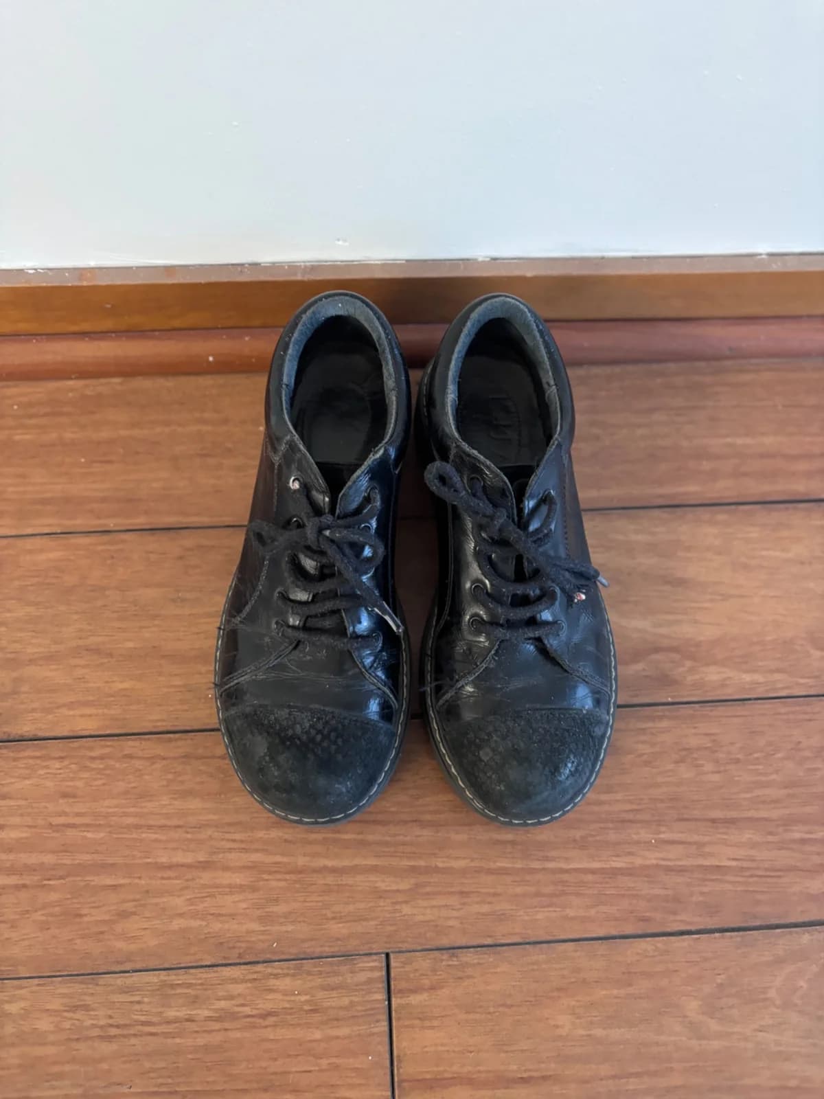Usado por Rosario G , Zapatos negros acharolados, talla 38