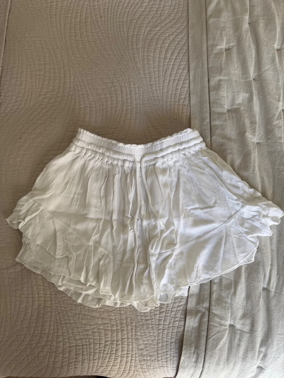 falda short blanca — foto 1