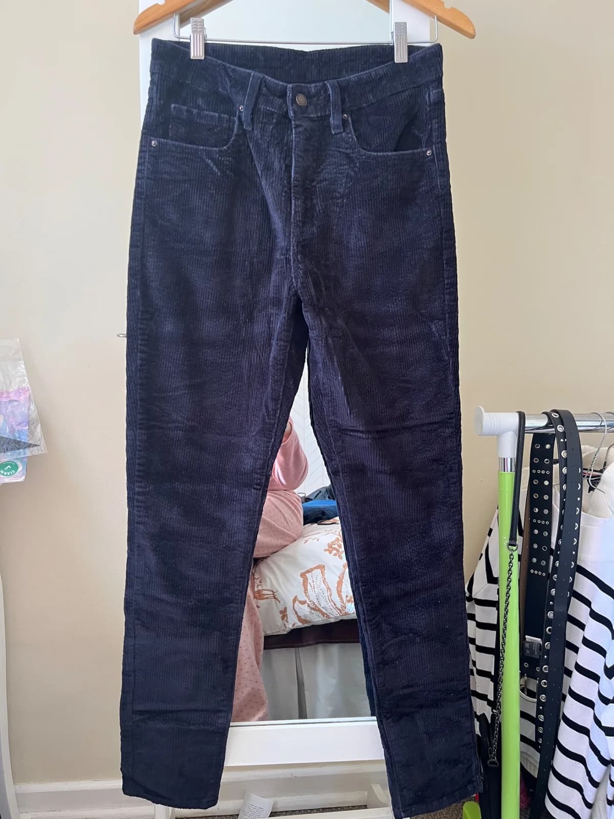Pantalón Levi’s original de cotelé/pana azul marino oscuro. Talla W30 L30. Modelo de cinco bolsillos — foto 1