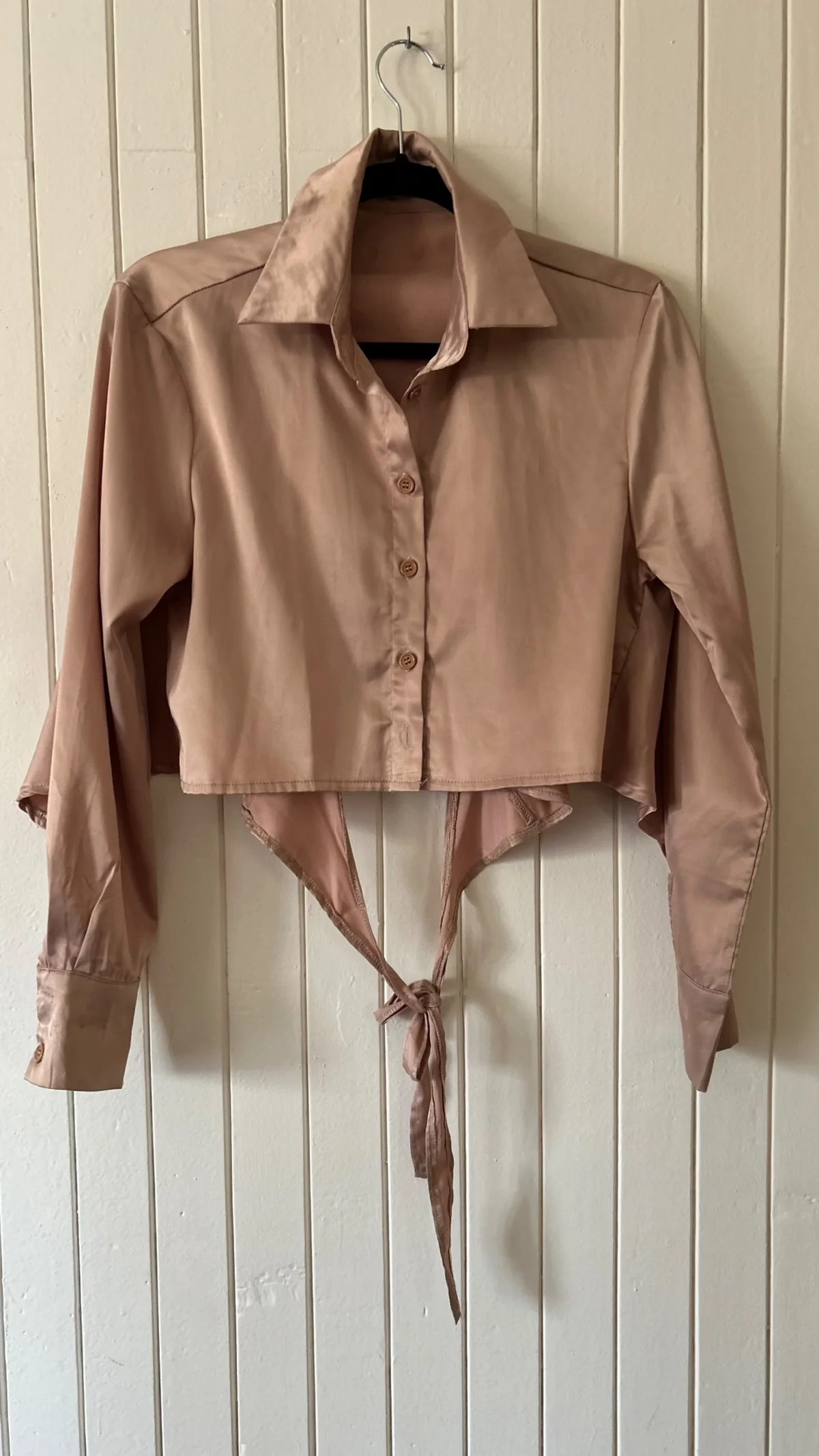 Usado por Catherina Cáceres Urrutia , Blusa crop satin , talla S