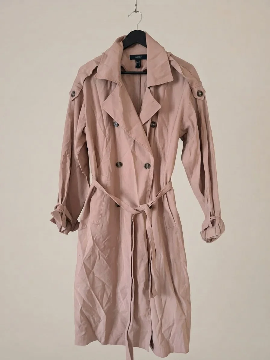 Usado por Vanessa Hernandez, Gabardina Forever, talla S