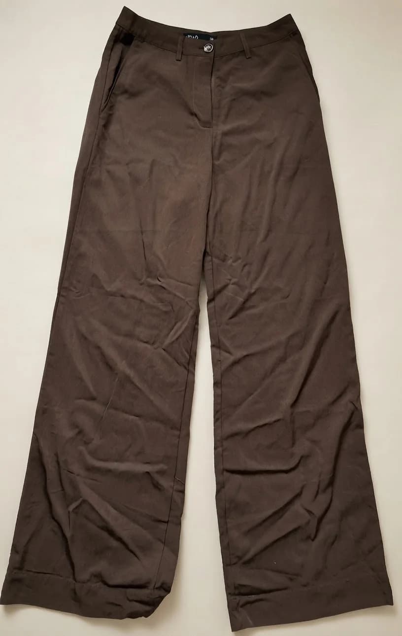Usado por Catherina Cáceres Urrutia , Pantalón café Liola , talla 36
