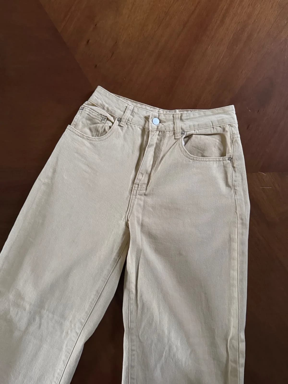 Jean beige Con Abertura abajo