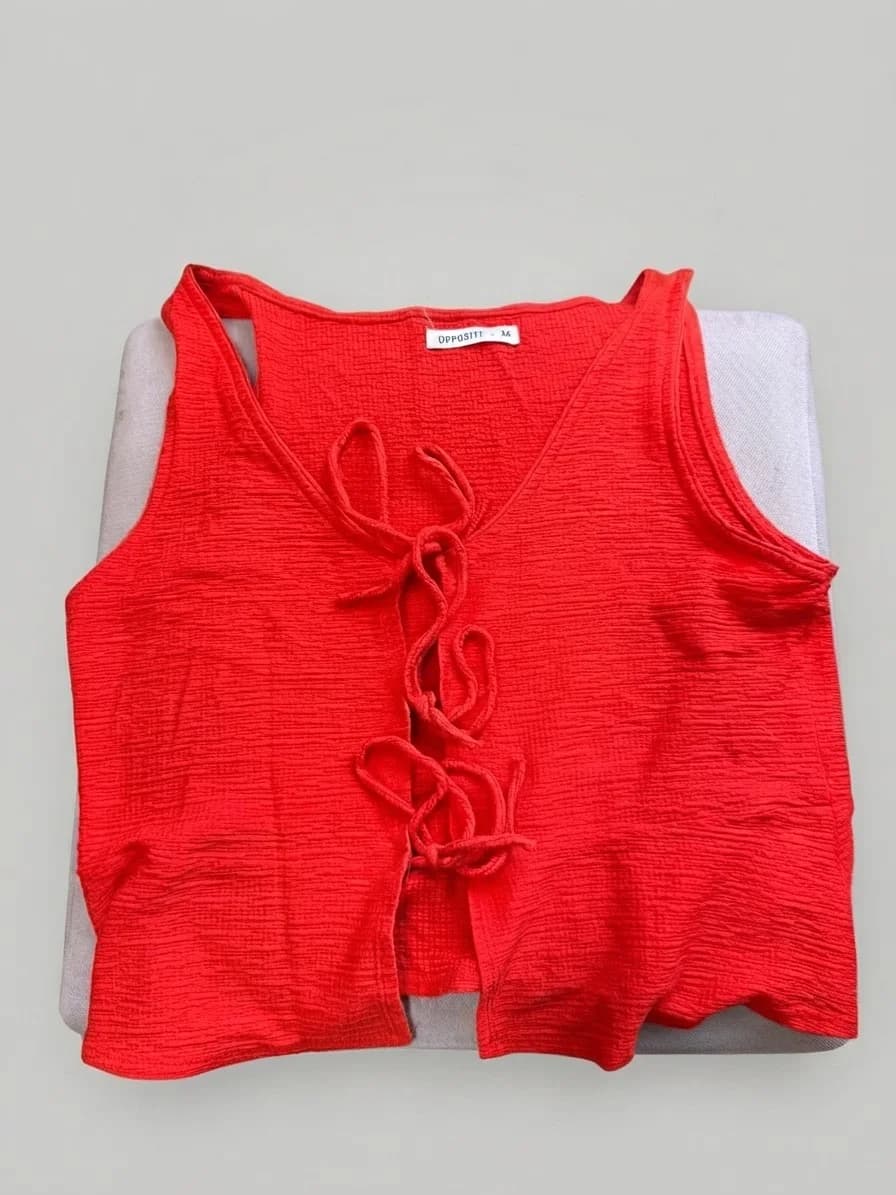 Usado por mariajosé mujica pironi, Polera roja opposite, talla M