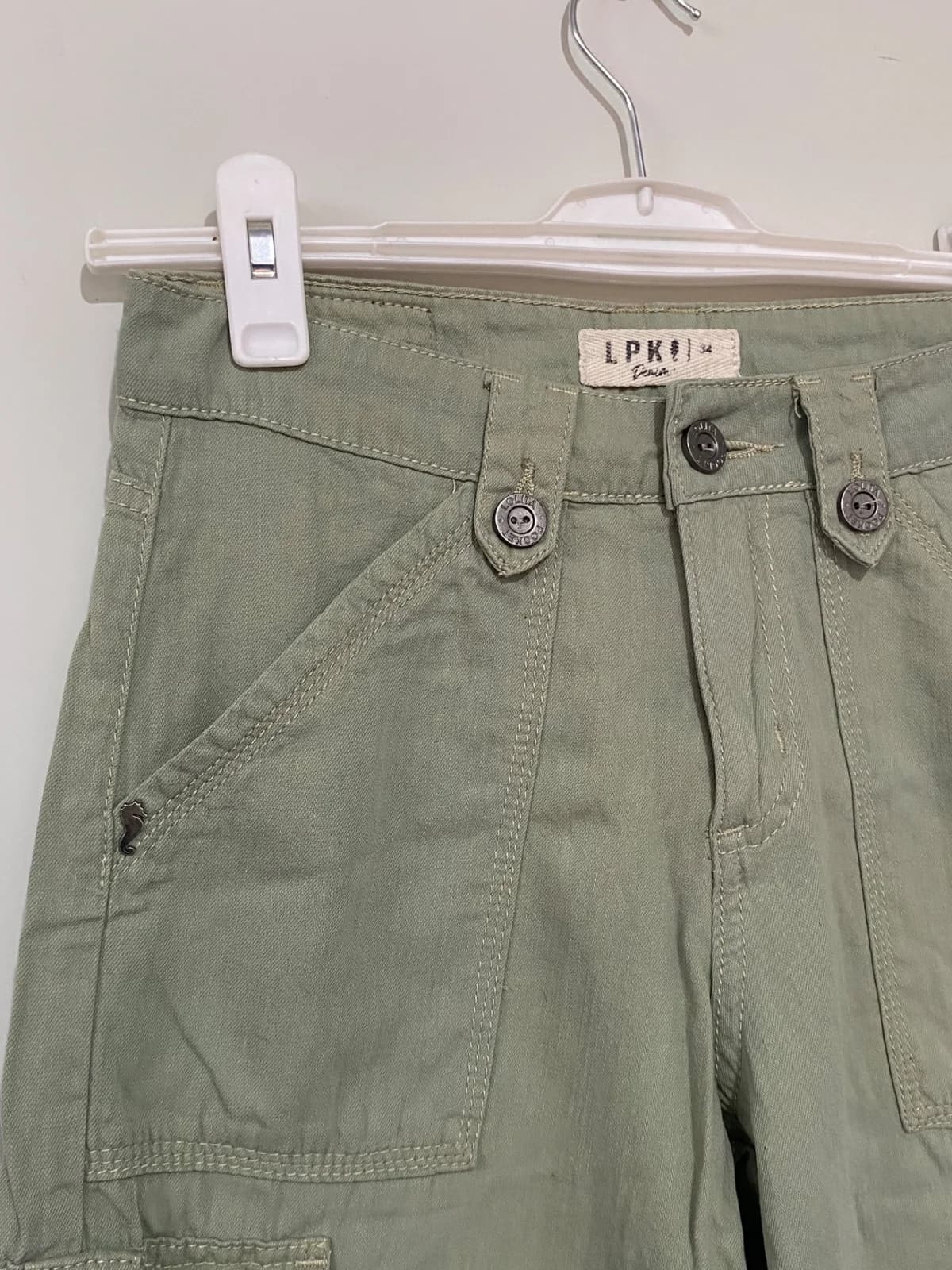 Usado por Consuelo Rodríguez Torres, Pantalón cargo lpk, talla 34