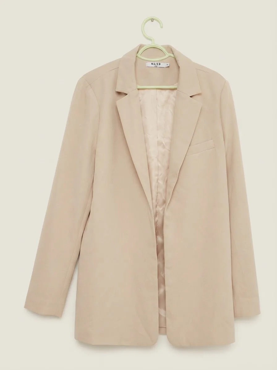 Usado por Josefa del canto Bucarey , Blazer nuevo Beige, talla 42