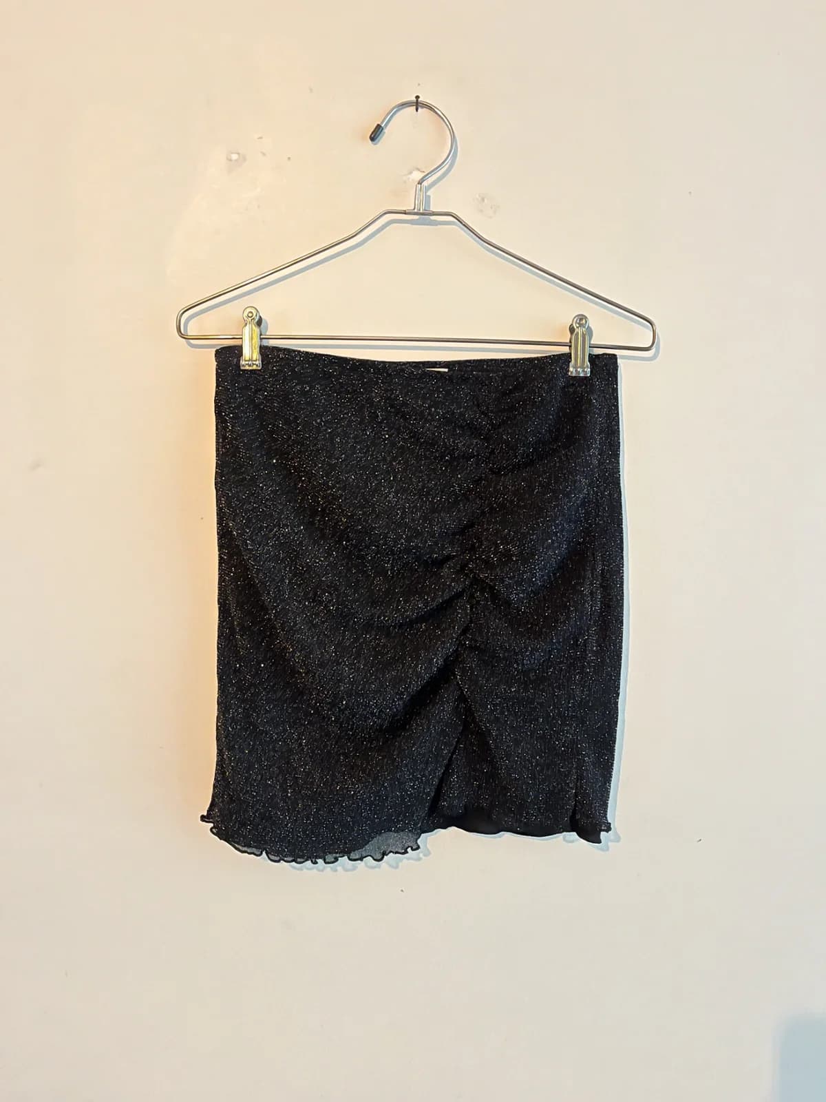 Usado por Camila Briseño, Falda brillos Sybilla, talla S