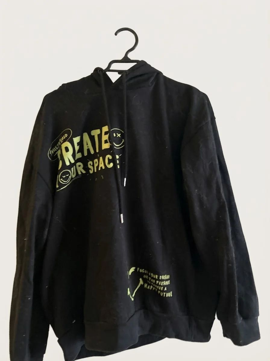 Usado por maida drop , hoodie negro con diseño neón , talla M