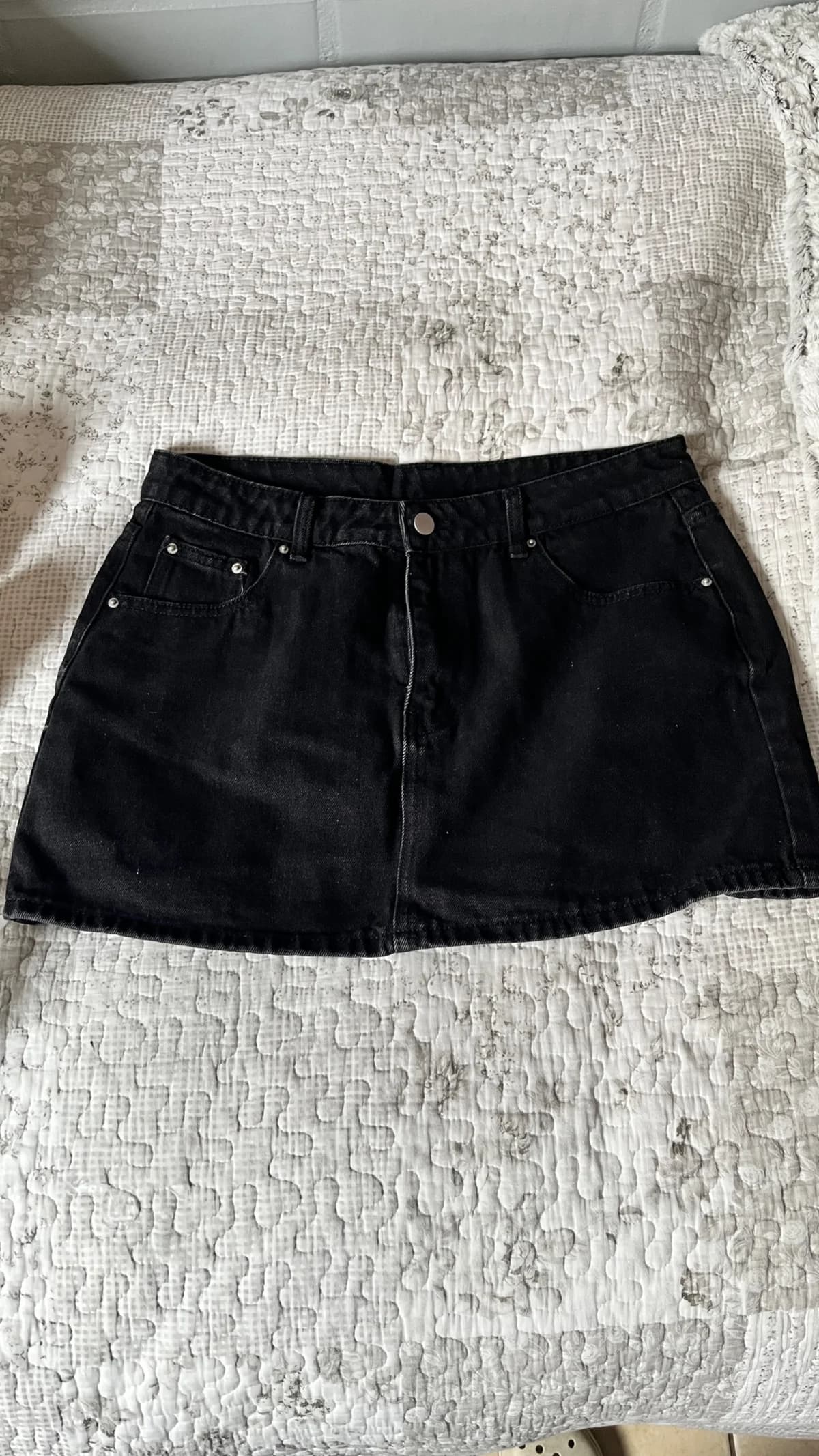 Usado por Isidora Osorio, falda negra, talla L