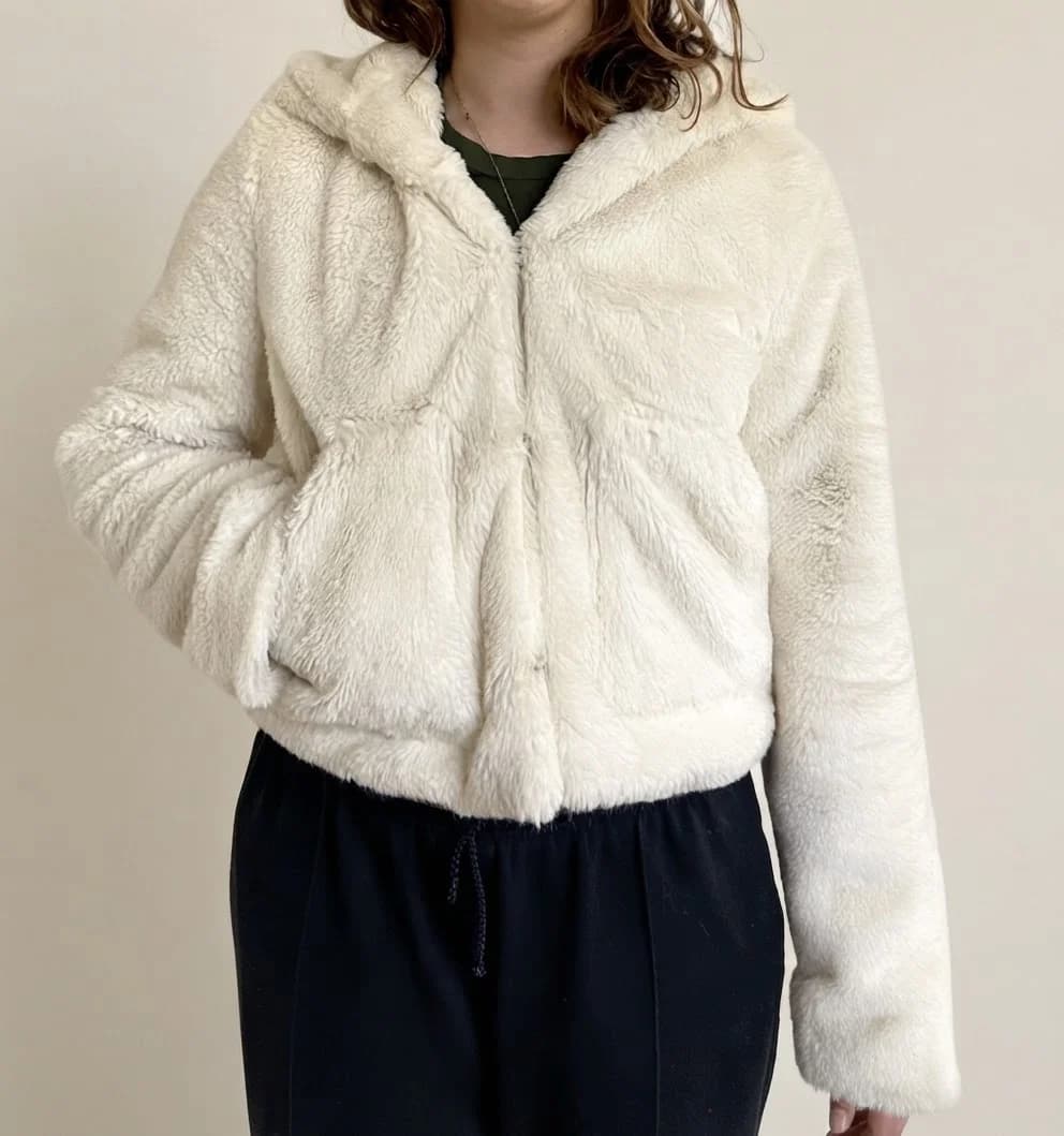 Chaqueta peluda blanca 🦢 — foto 1