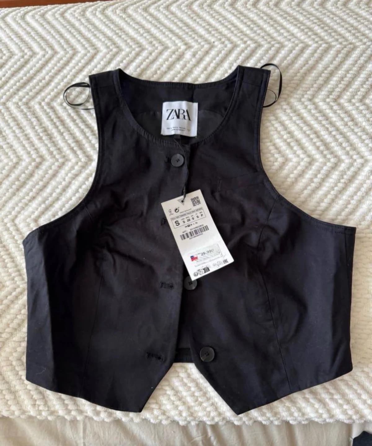 Usado por María de los Ángeles Esveile Molina , Vest negro Zara nuevo con etiqueta, talla S
