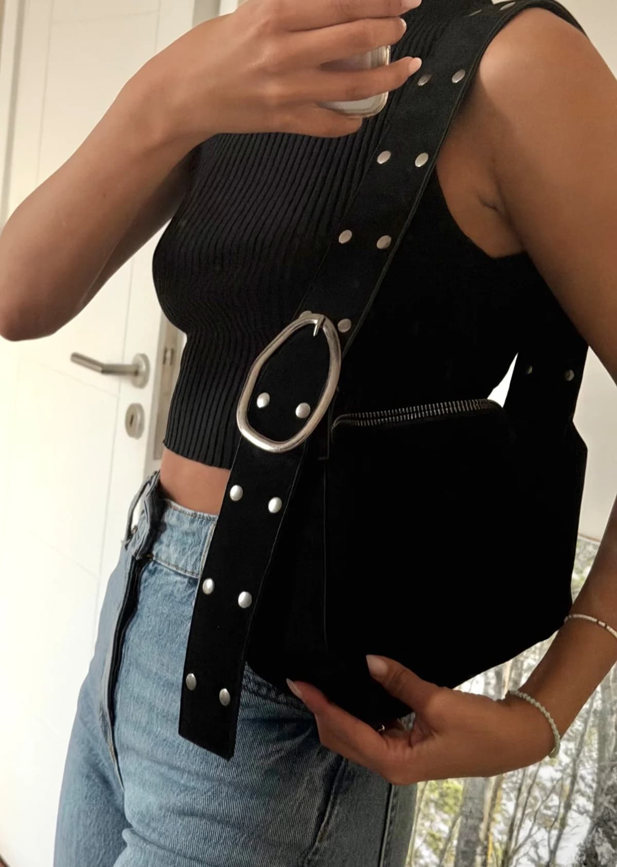 Cartera negra tachas