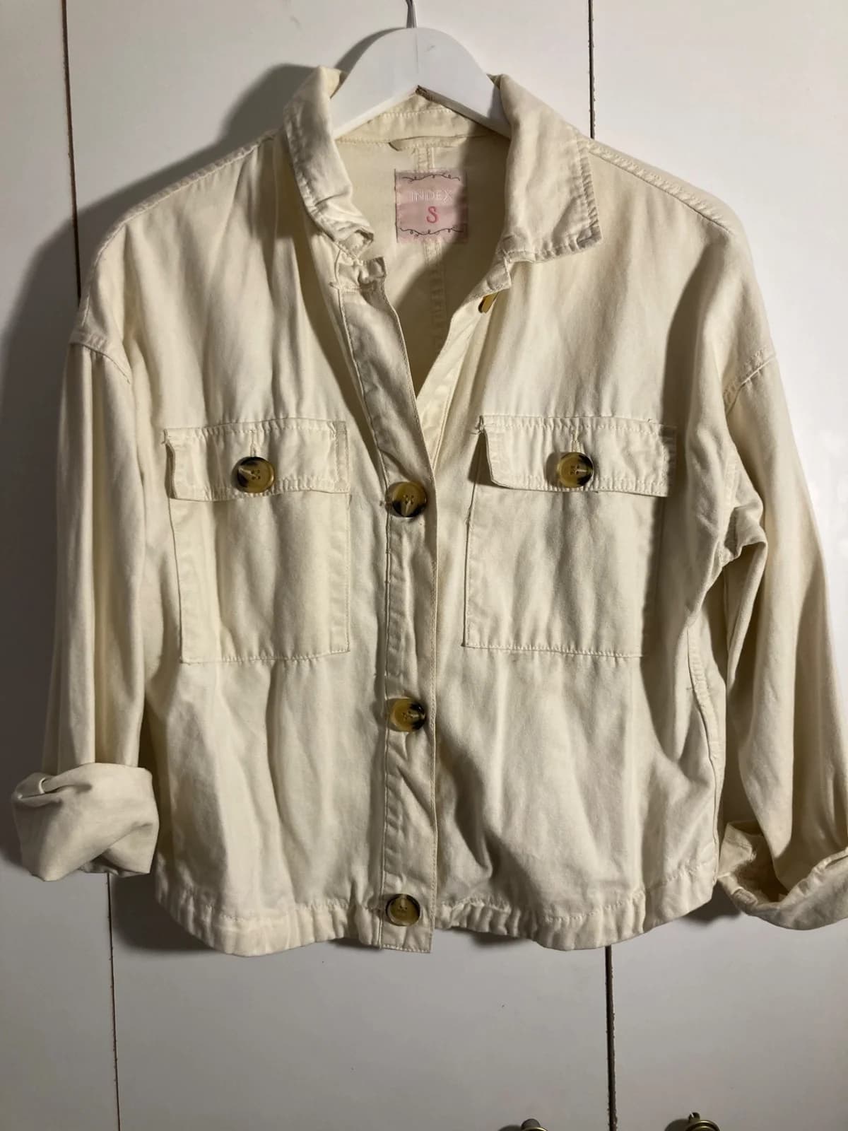 Usado por Florencia Acosta breschi, Chaqueta beige, talla S