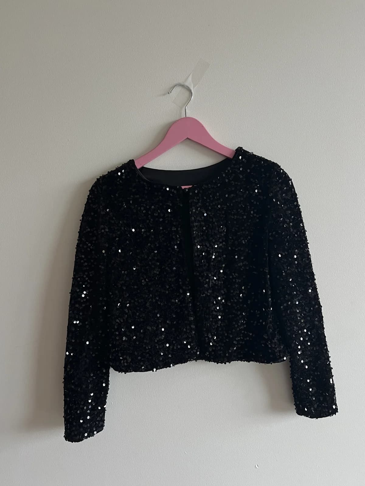 Usado por Aurora Bittelman, Chaqueta crop lentejuelas