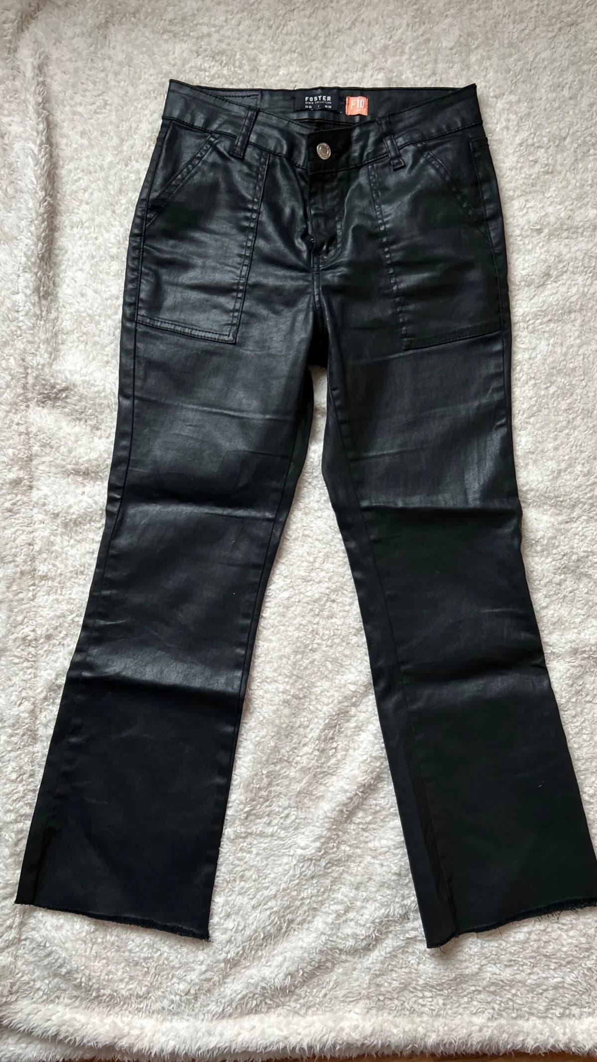 Usado por Catherina Cáceres Urrutia , Pantalón tipo cuero Foster , talla 36