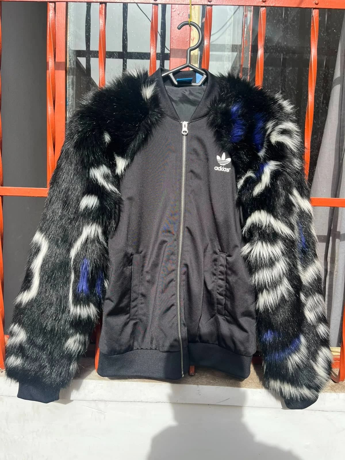 Peludito Adidas — foto 1