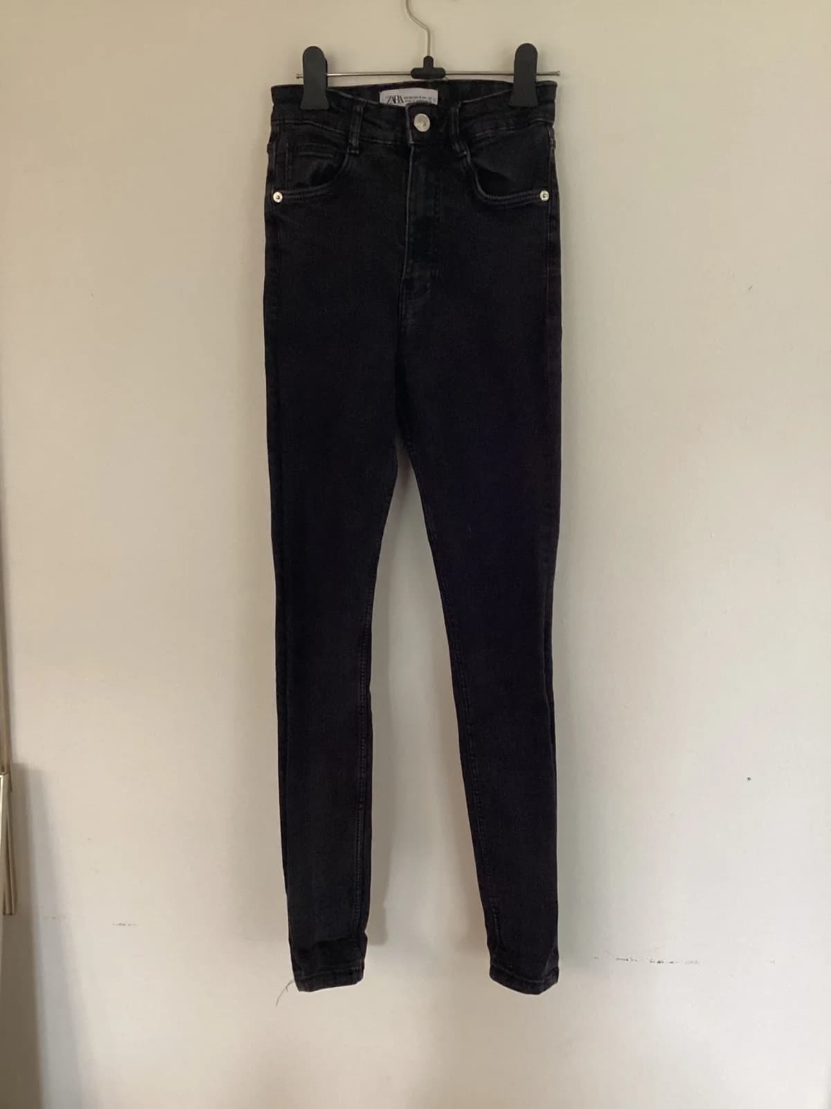 Usado por Colomba, Jeans negro básico, talla 32