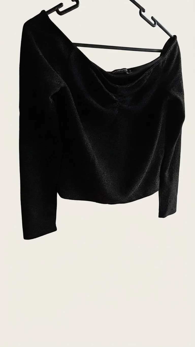 Camiseta negra brillitos — foto 1