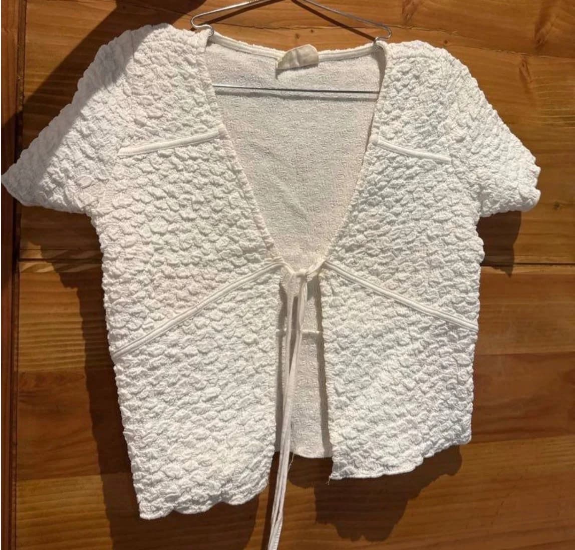 Usado por María de los Ángeles Esveile Molina , Top blanco Americanino XS texturizado , talla XS