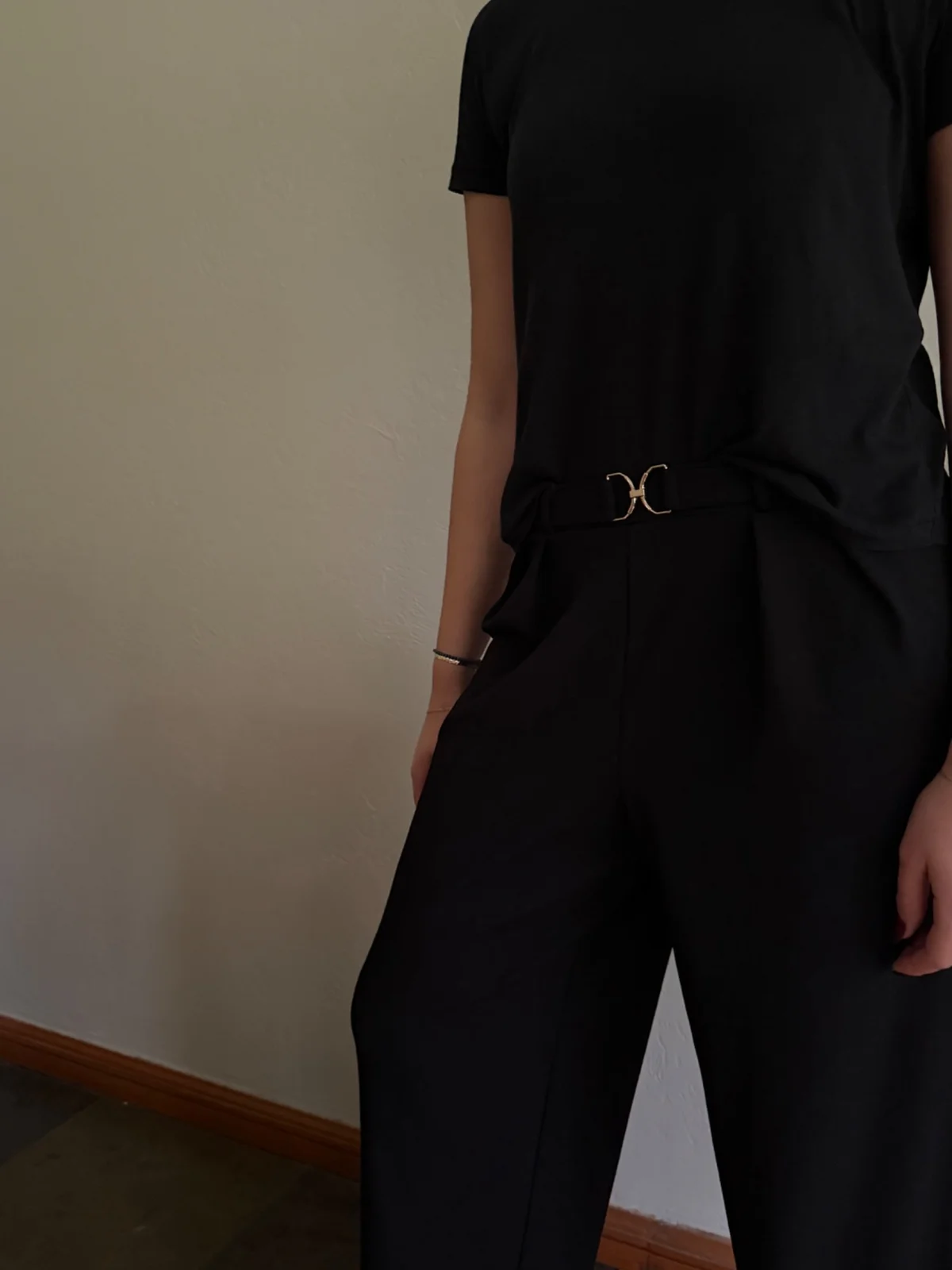 Pantalón tela con hebilla