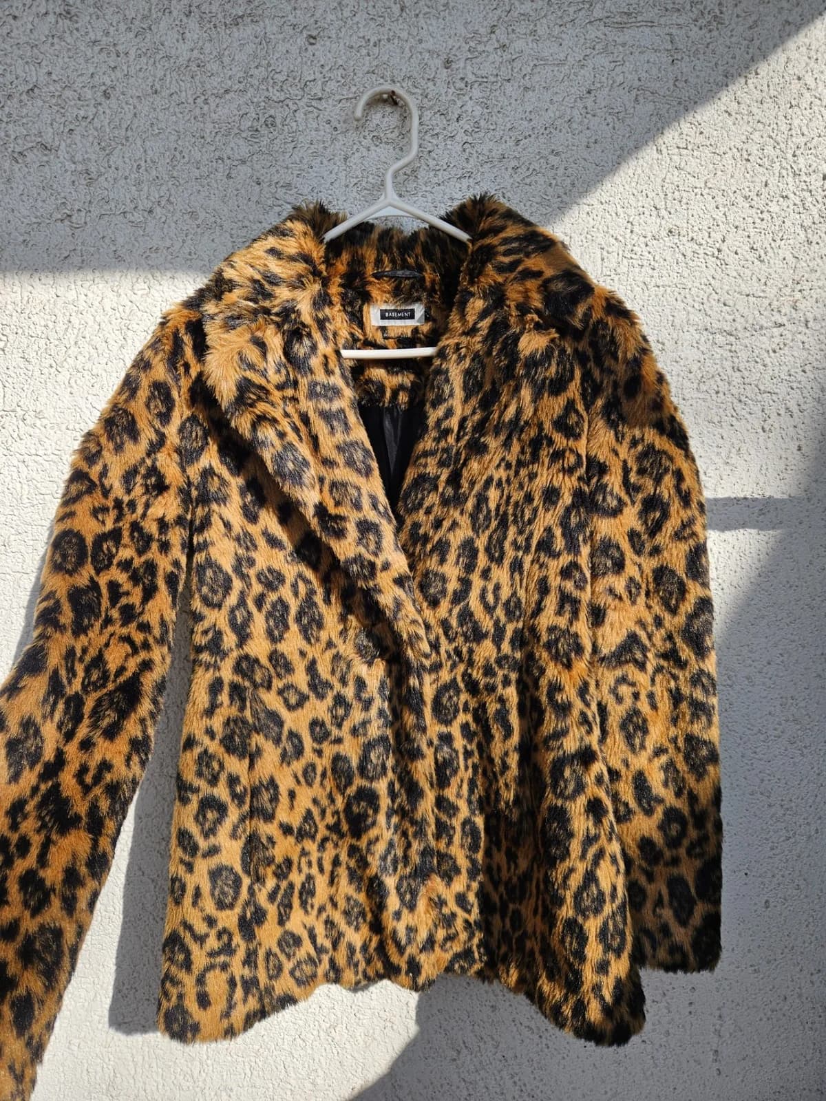 Abrigo sintético animal print — foto 1