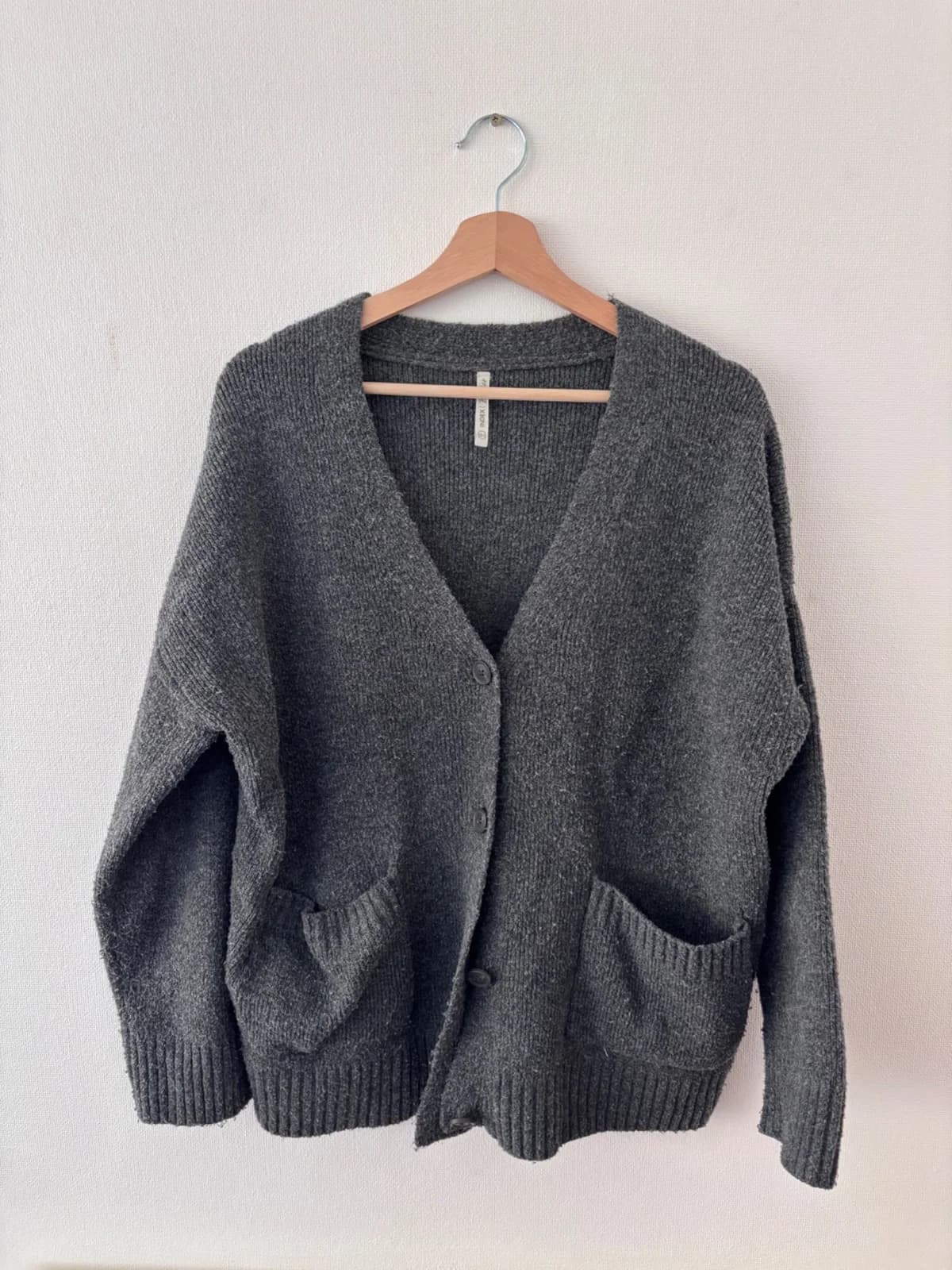 Usado por Rosario G , Chaleco gris con botones, talla S