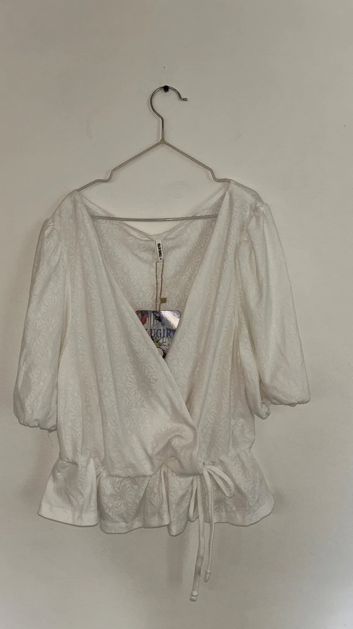 Blusa blanca con flores
