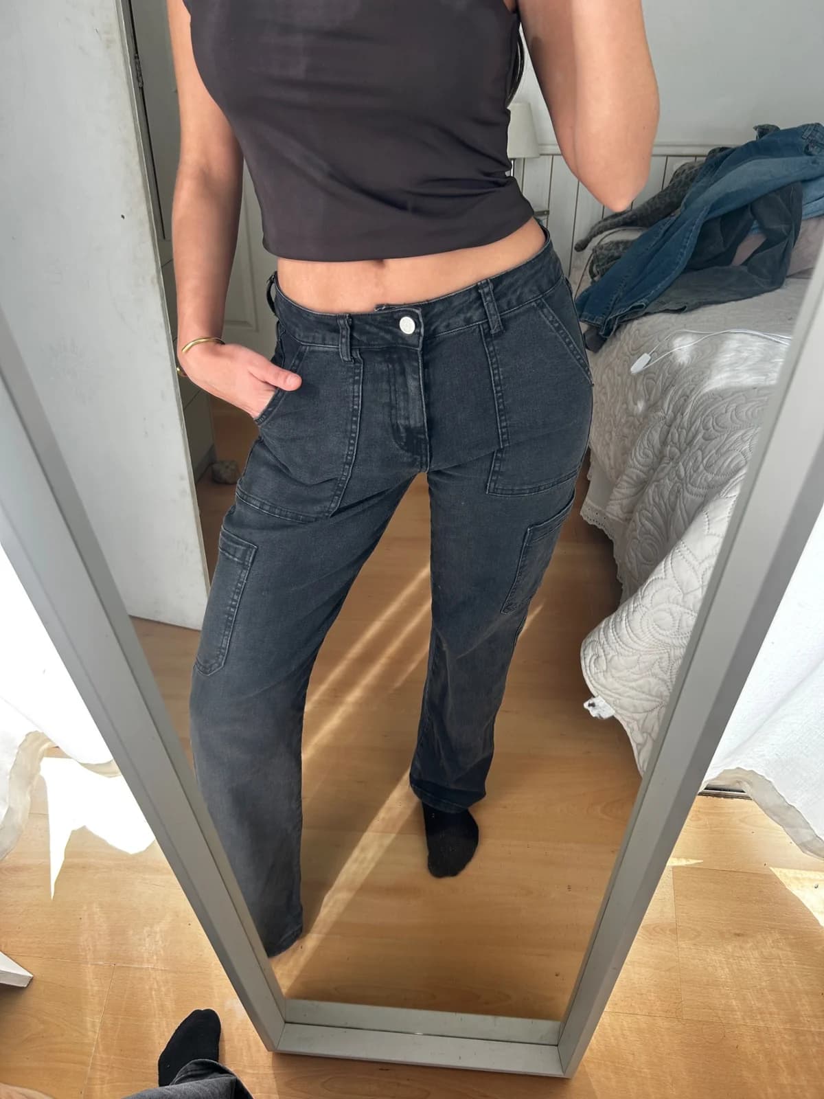 Usado por Catalina Leiva, Jeans cargo negros sybilla 36, talla 36