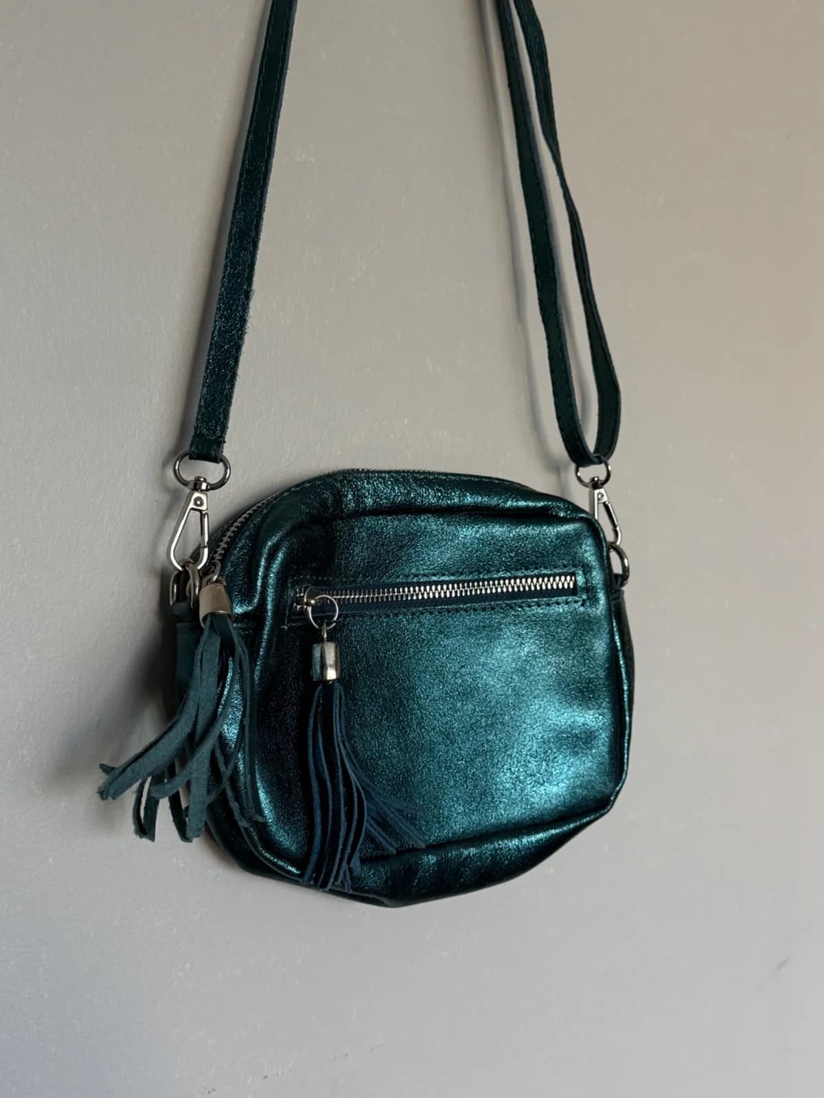 Usado por Javiera Lara Ríos, Cartera cuero , talla TU