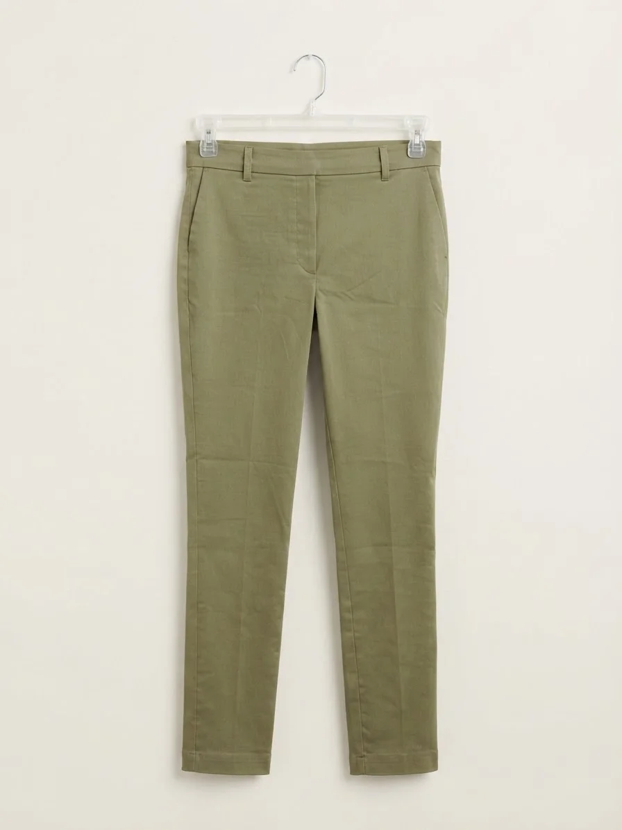 Usado por florencia chartier , pantalon tela verde , talla 38