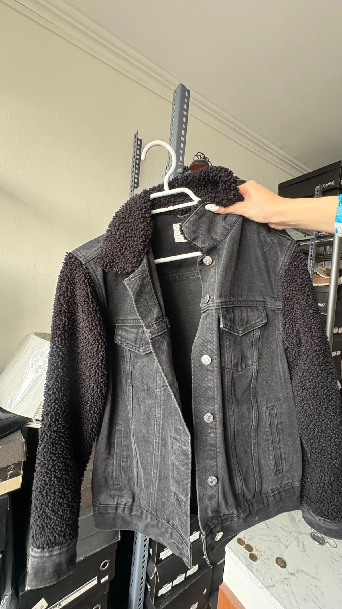 Usado por Sofia Villegas, Chaqueta Negra Sybilla, talla Talla M
