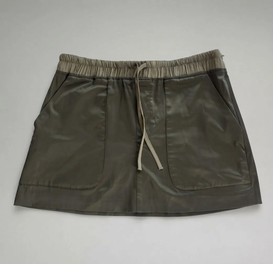 Usado por rosario lara, Mini satinada, talla S